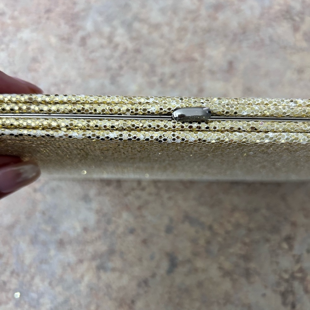 Guess NWT Gold Sparkly Clasp Closure Wallet - Picture 5 of 8